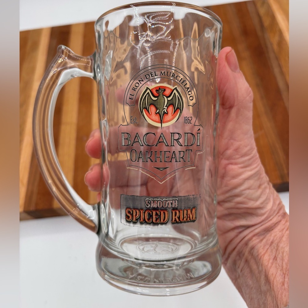 VINTAGE BACARDI OAKHEART SPICED RUM EL RON MURCI’ELAGO  12 Oz.  GLASS MUG STEIN - Picture 3 of 10